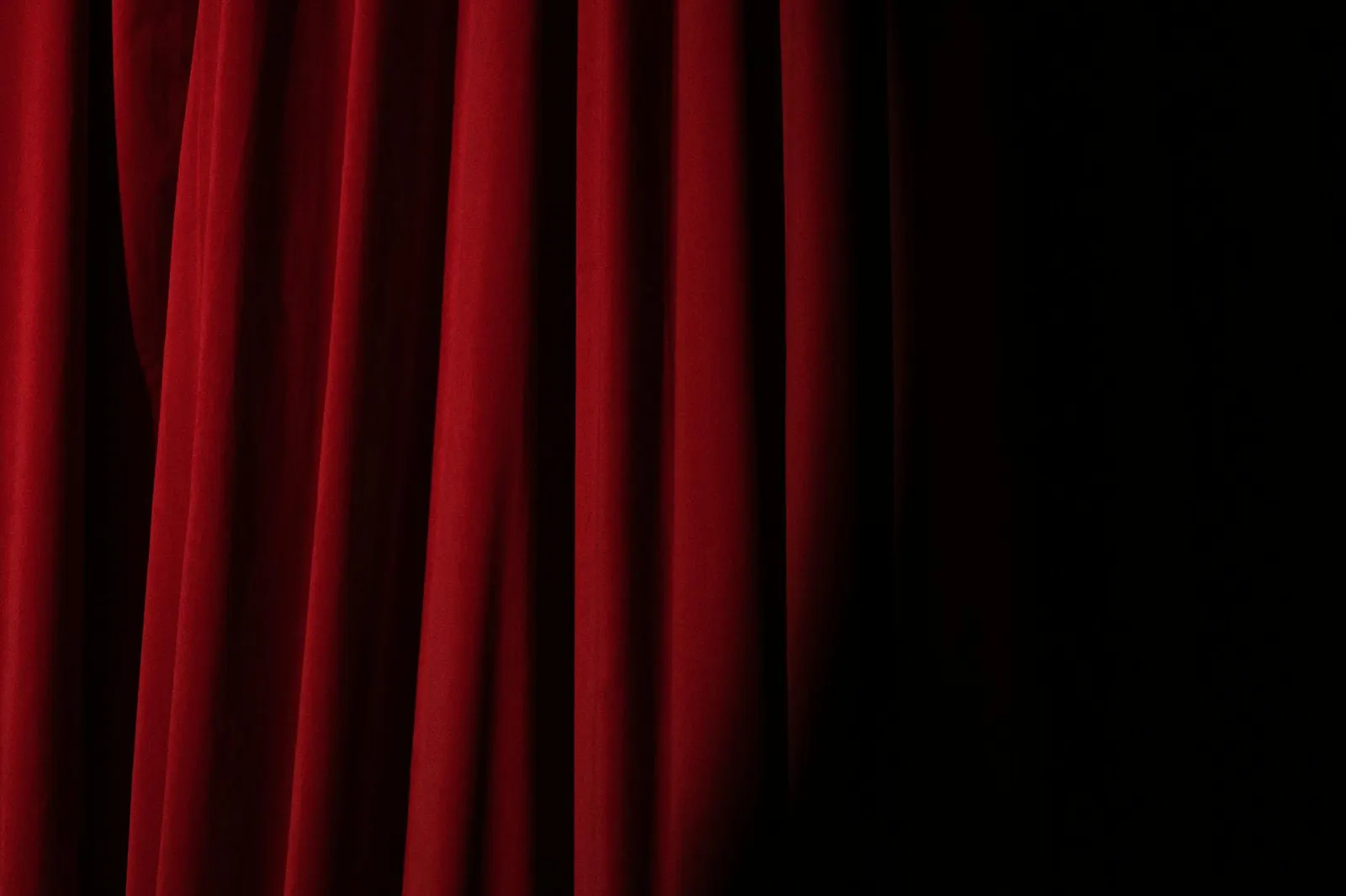 red curtain stage