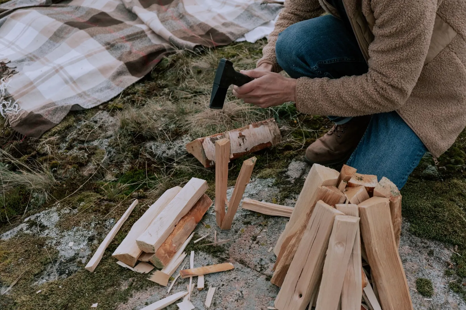 Holzspalter mieten: Spaltkraft, Bauarten und Kosten