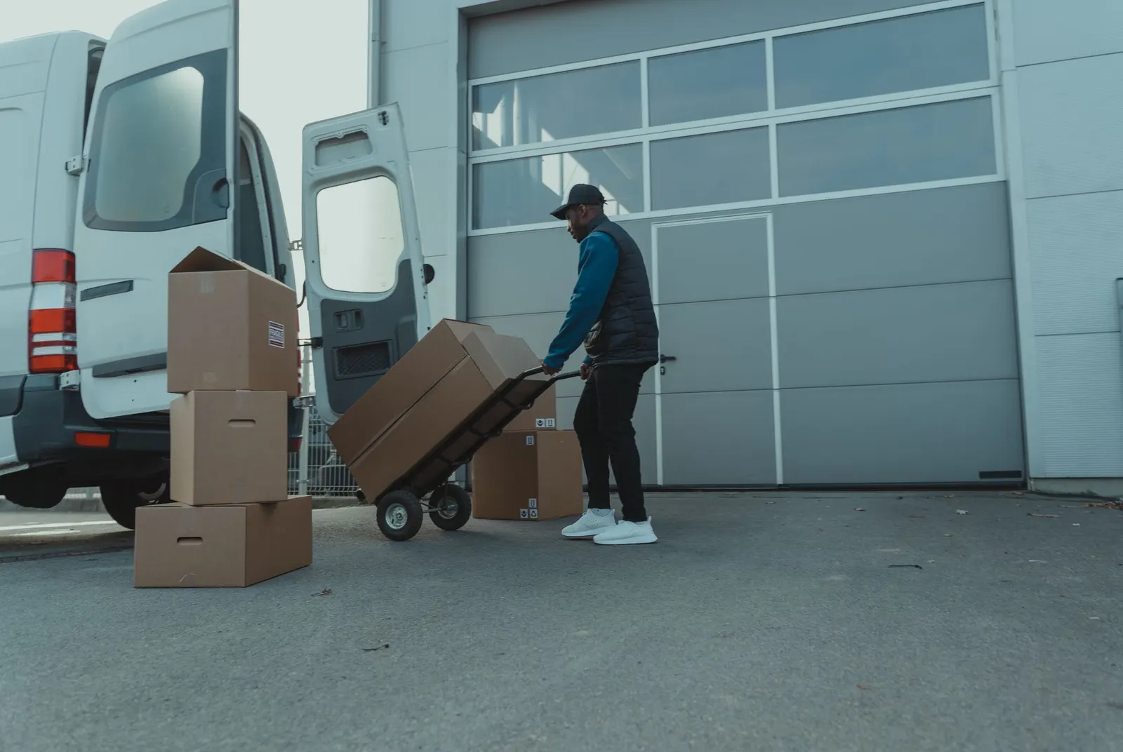 Sackkarre mieten: Tragkraft, Treppen und Elektroantrieb