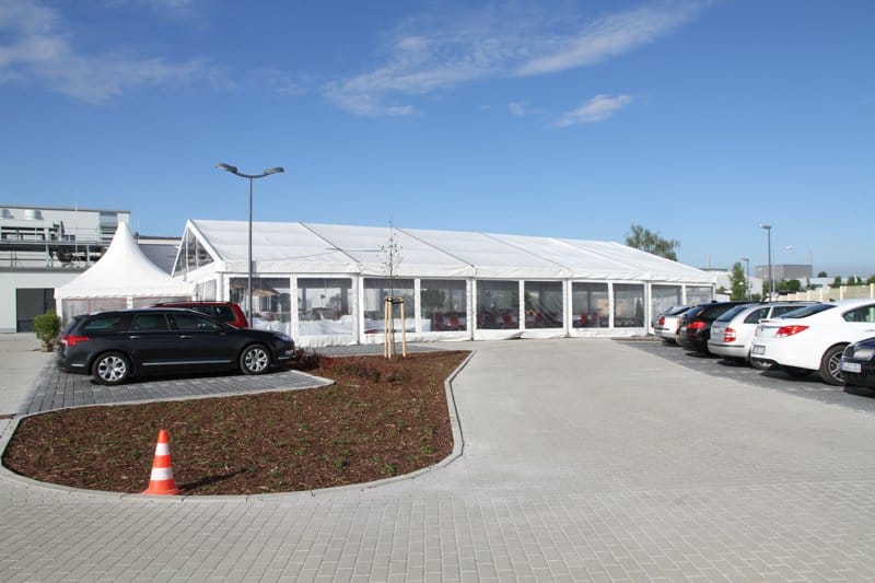 Festzelt: 15m breit x 40 m lang