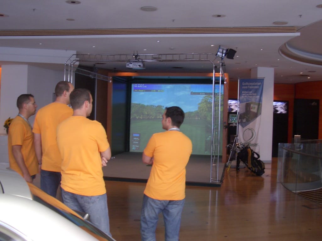 Golf Simulator mit High Speed Kamera - Golfsimulator für Golfevent - Golfautomat  - Indoorgolf -  Golfturnier - Golfen bei Events – Thumbnail 9