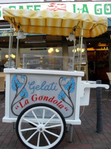 nostalgischer Eiswagen / Eiskarren