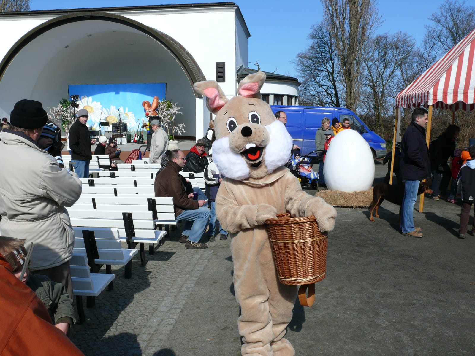 Laufkostüme Osterhase hellbraun , Hasenkostüm , Osterhasen Animation , Paradekostüm