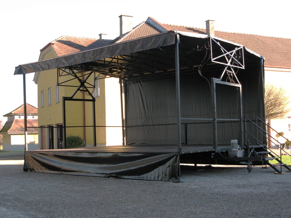 Lilly 48 mobiler Bühnenanhänger