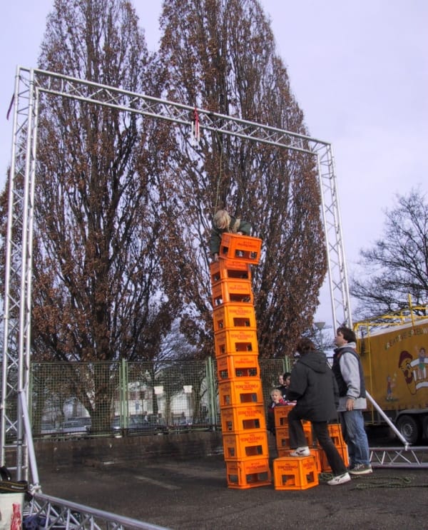 Kistenklettern / Kisten klettern / Kisten stapeln / klettern / Teamgame / Teamspiel