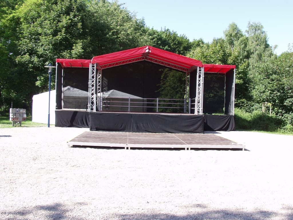 Bühne mit Sattel Dach 6x4-24m² für Stadtfest, Kundgebung, Präsentation, Roadshow, Events & Konzerte