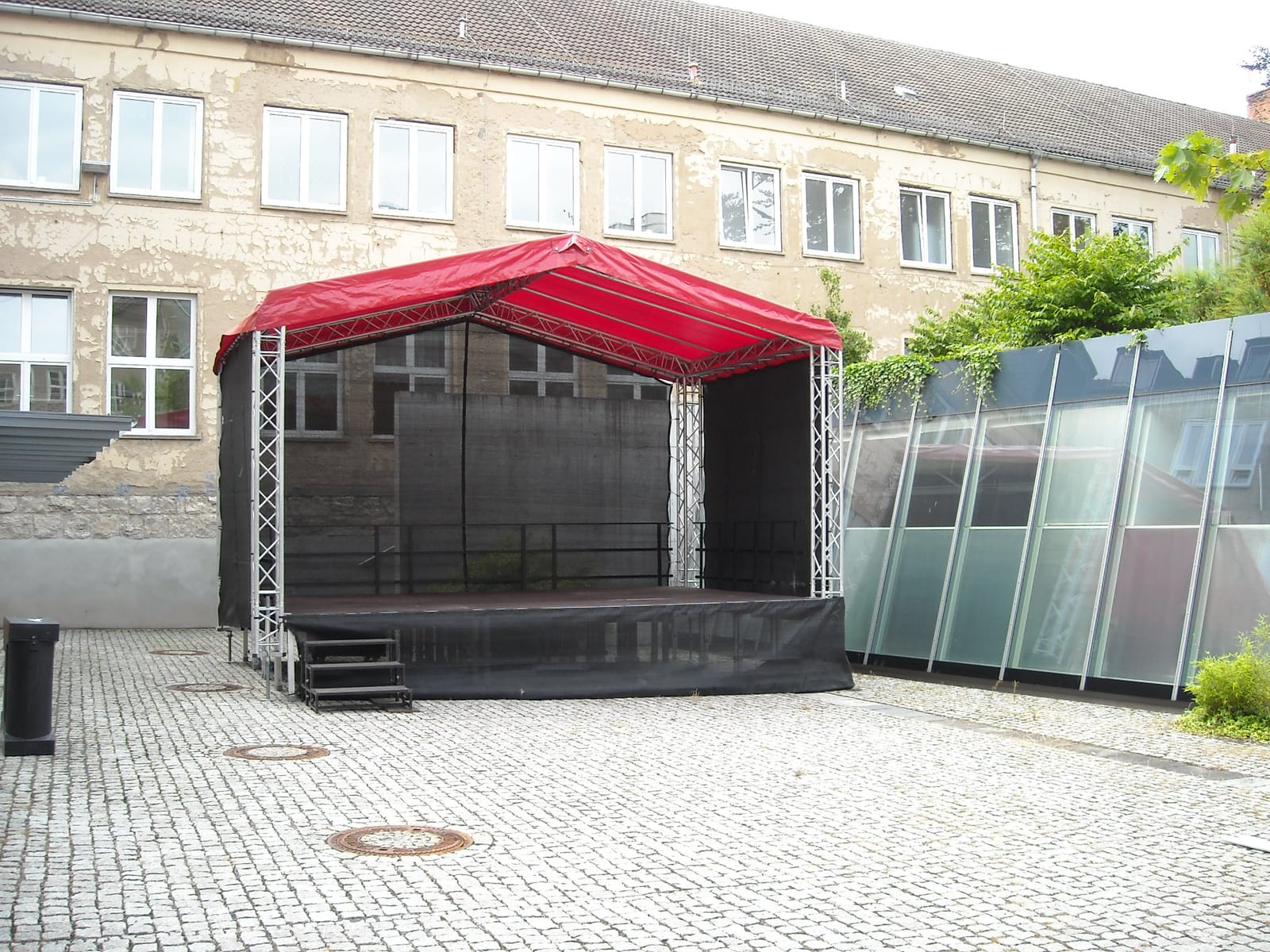 Bühne mit Sattel Dach 6x4-24m² für Stadtfest, Kundgebung, Präsentation, Roadshow, Events & Konzerte – 4