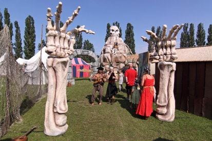 2 Skeletthände Unterarme als Eingang , Halloween Dekoration , Piraten Dekoration