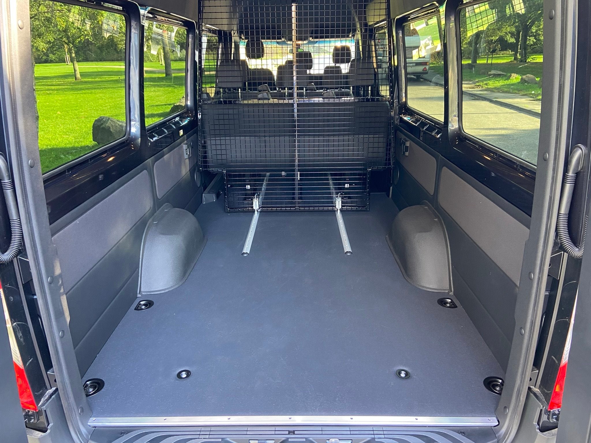 9-Sitzer Bus XXL mieten – bis zu 2,50 m Ladefläche – 3