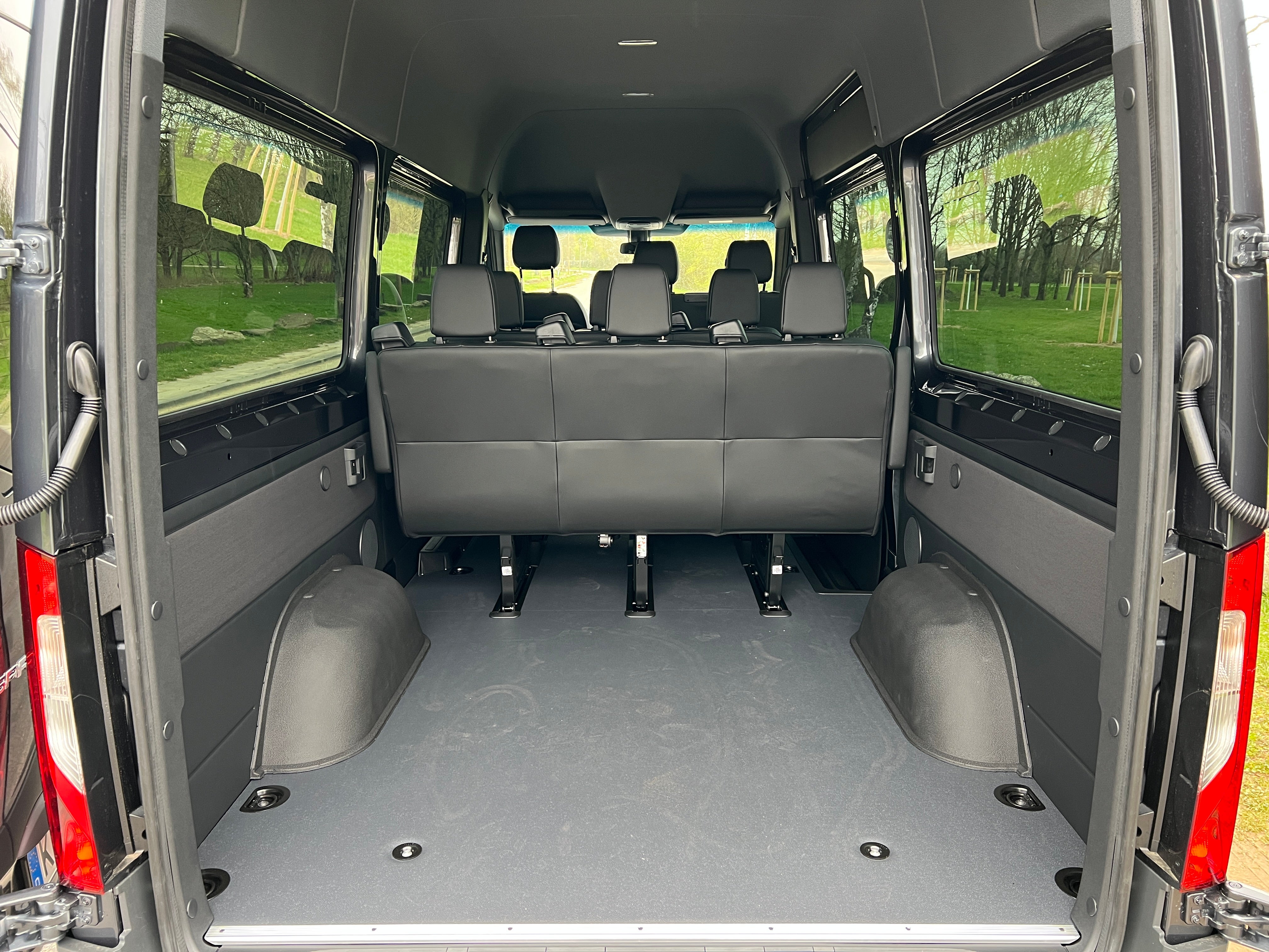 Mercedes-Benz Sprinter 9-Sitzer mieten – 1,60 m Ladefläche – 4