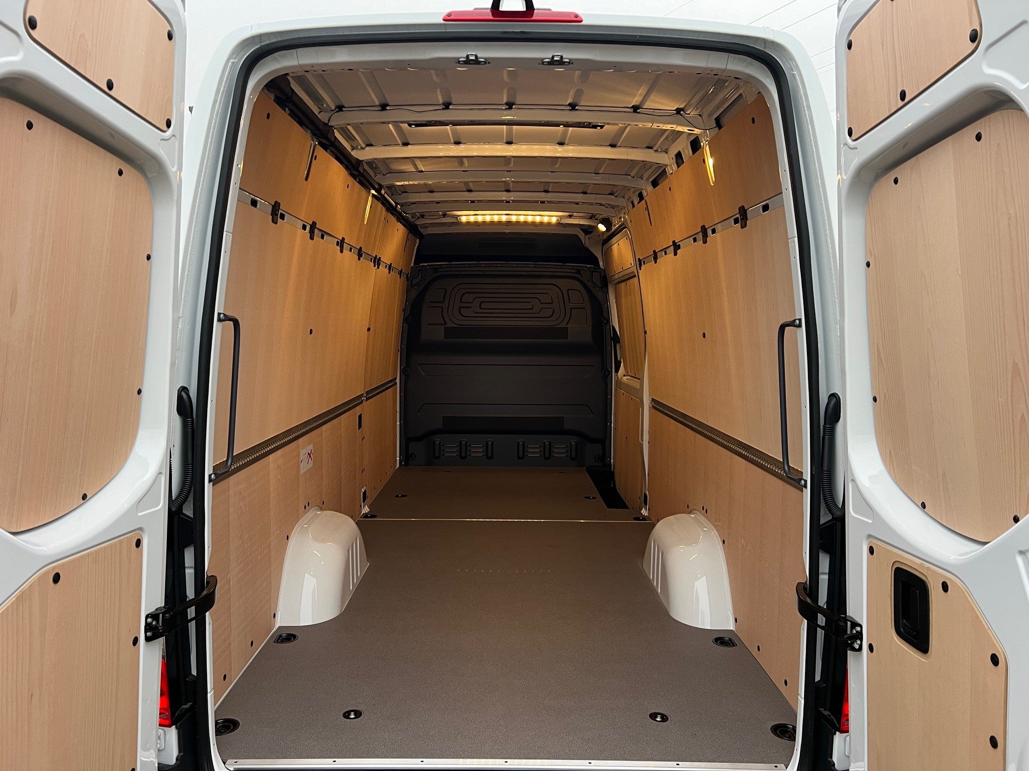Mercedes-Benz Sprinter 313 CDI XXL mieten (4,20 m) – auch mit Fahrer – 3