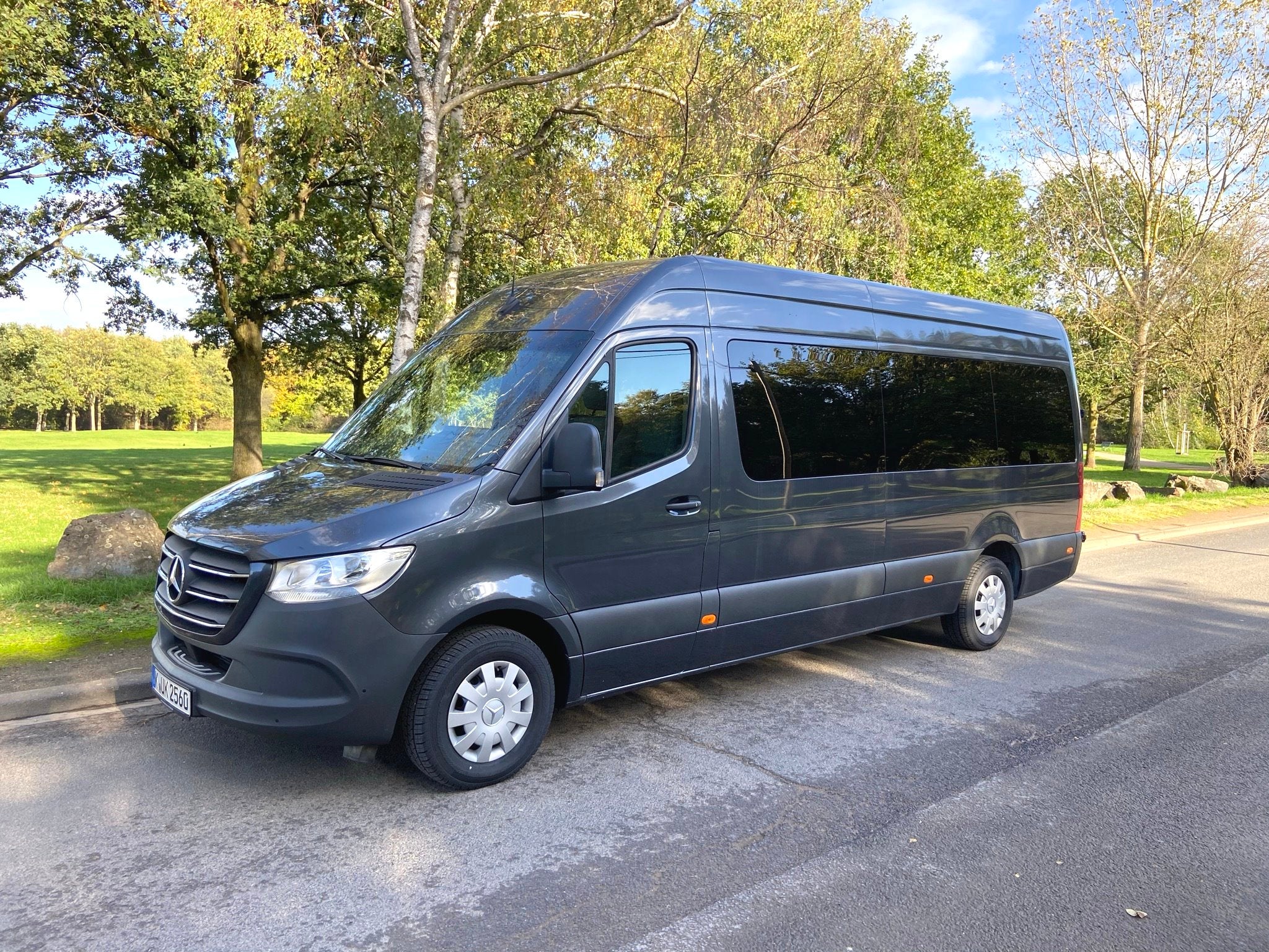 9-Sitzer Bus XXL mieten – bis zu 2,50 m Ladefläche