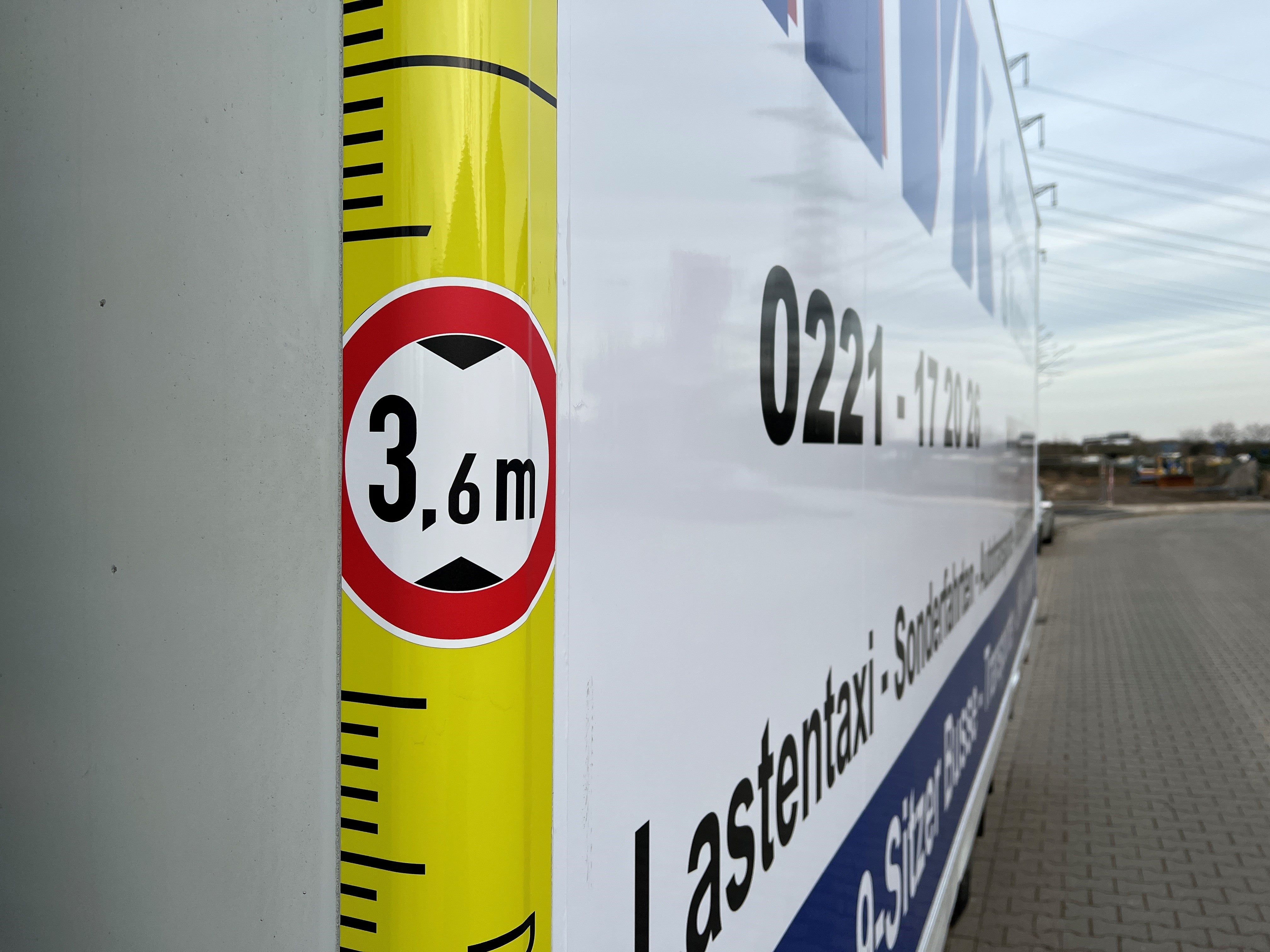Mercedes-Benz Atego 7,49 t mit Koffer & Hebebühne mieten – 2
