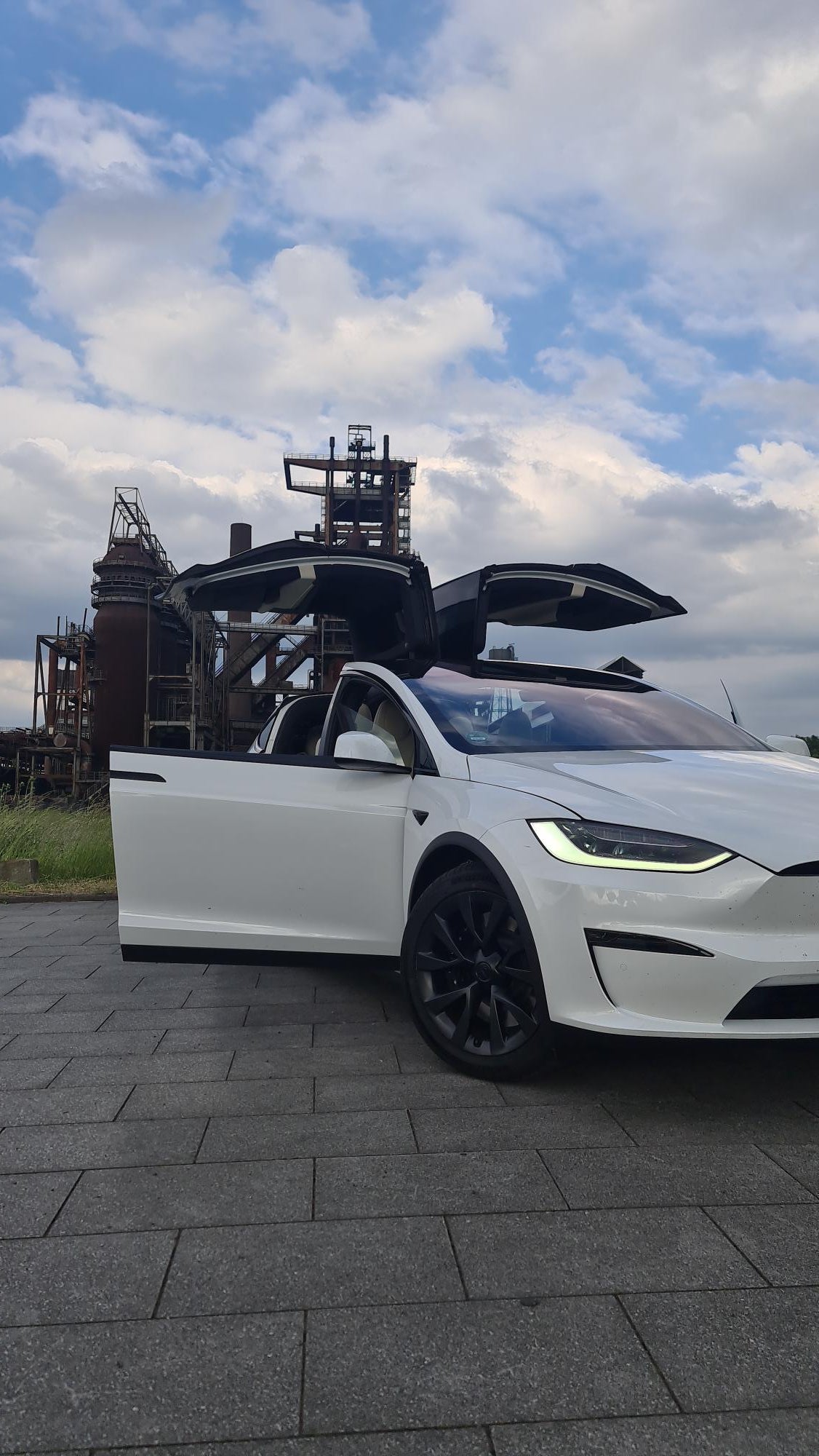 Tesla Model X Plaid mieten - 1020 PS Elektro-SUV mit Falcon Wings – 2