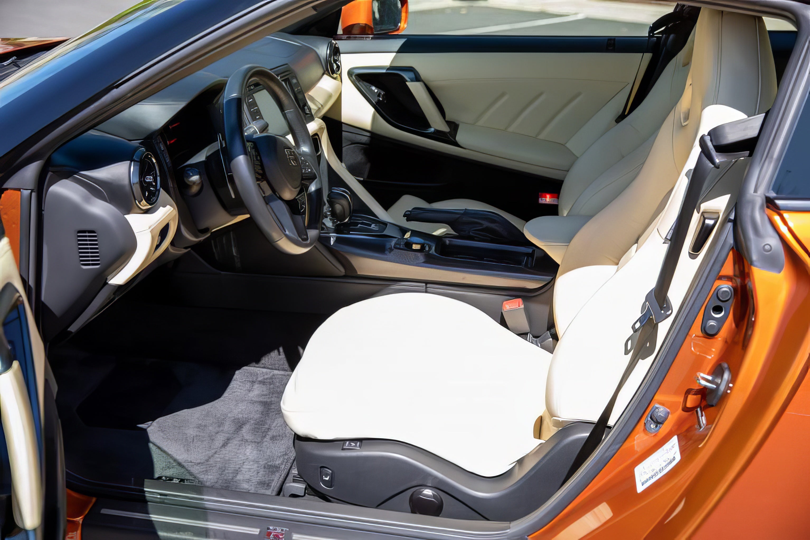 Nissan GT-R Facelift mieten - 570 PS Supersportwagen, Allrad – 4