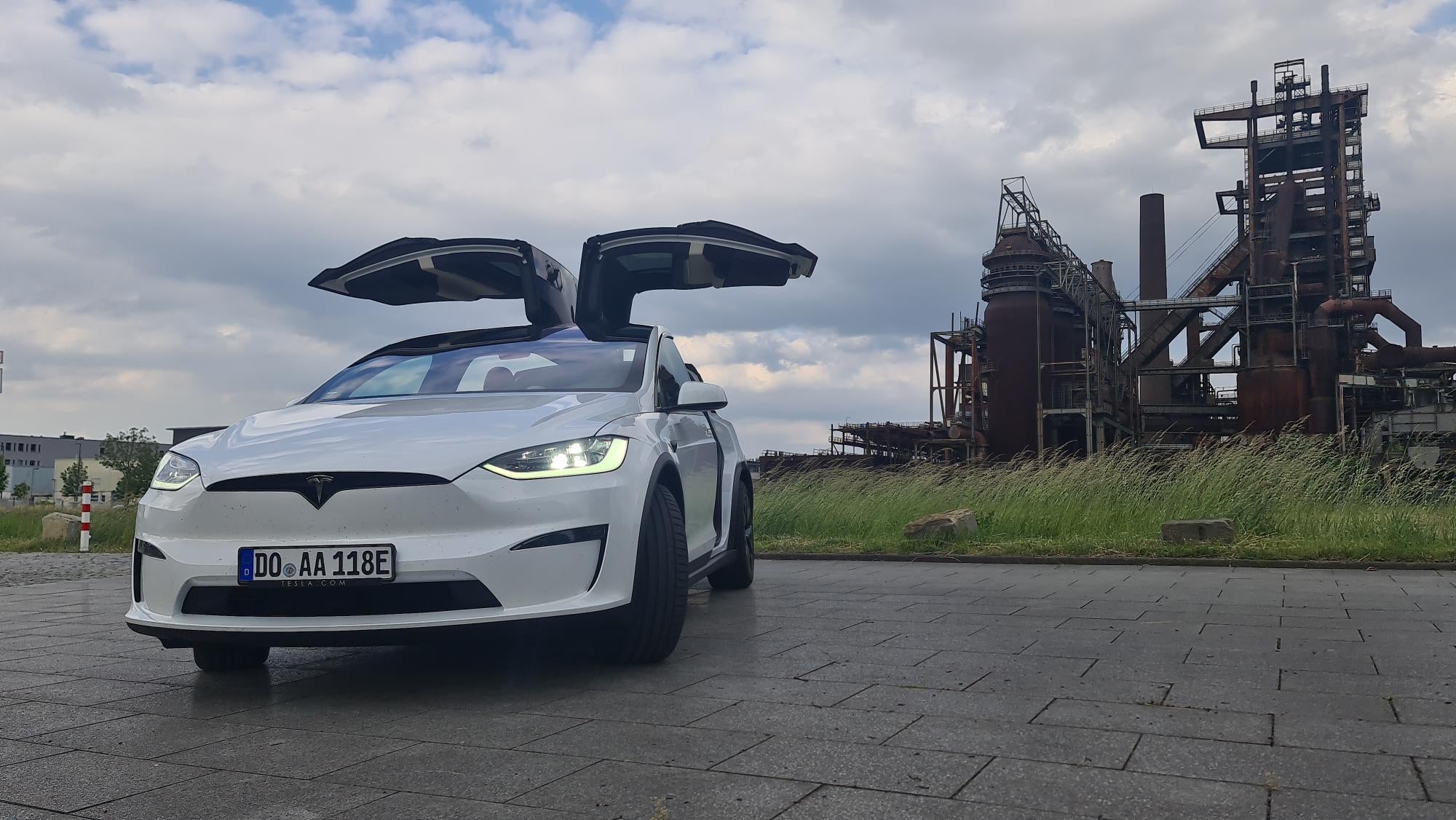 Tesla Model X Plaid mieten - 1020 PS Elektro-SUV mit Falcon Wings – 3