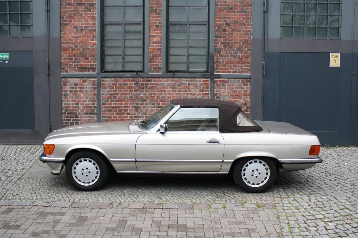 Oldtimer Mercedes 300 SL Cabrio mieten – rauchsilbermetallic, Sechszylinder – 4