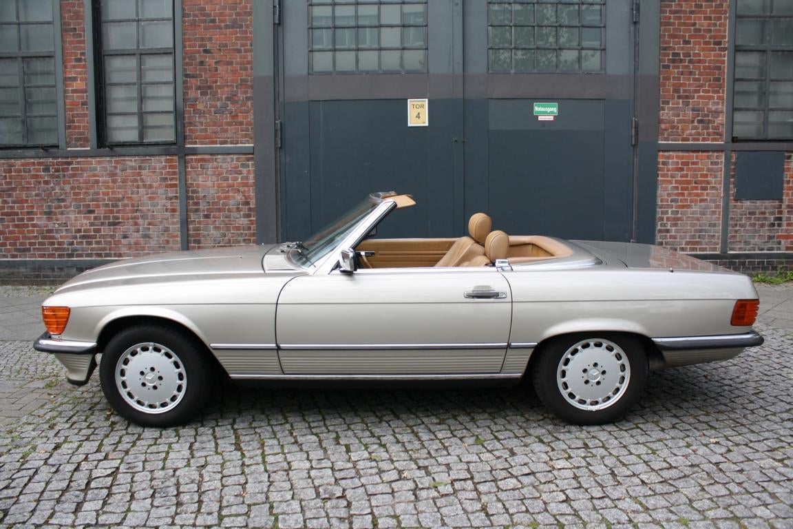 Oldtimer Mercedes 300 SL Cabrio mieten – rauchsilbermetallic, Sechszylinder