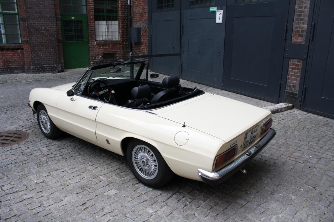 Oldtimer Alfa Romeo Spider 2000 mieten – Pininfarina-Roadster von 1982 – 3