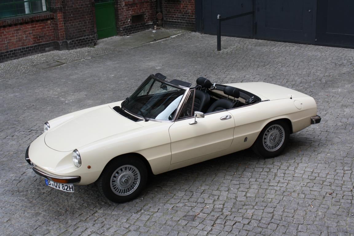 Oldtimer Alfa Romeo Spider 2000 mieten – Pininfarina-Roadster von 1982 – 2