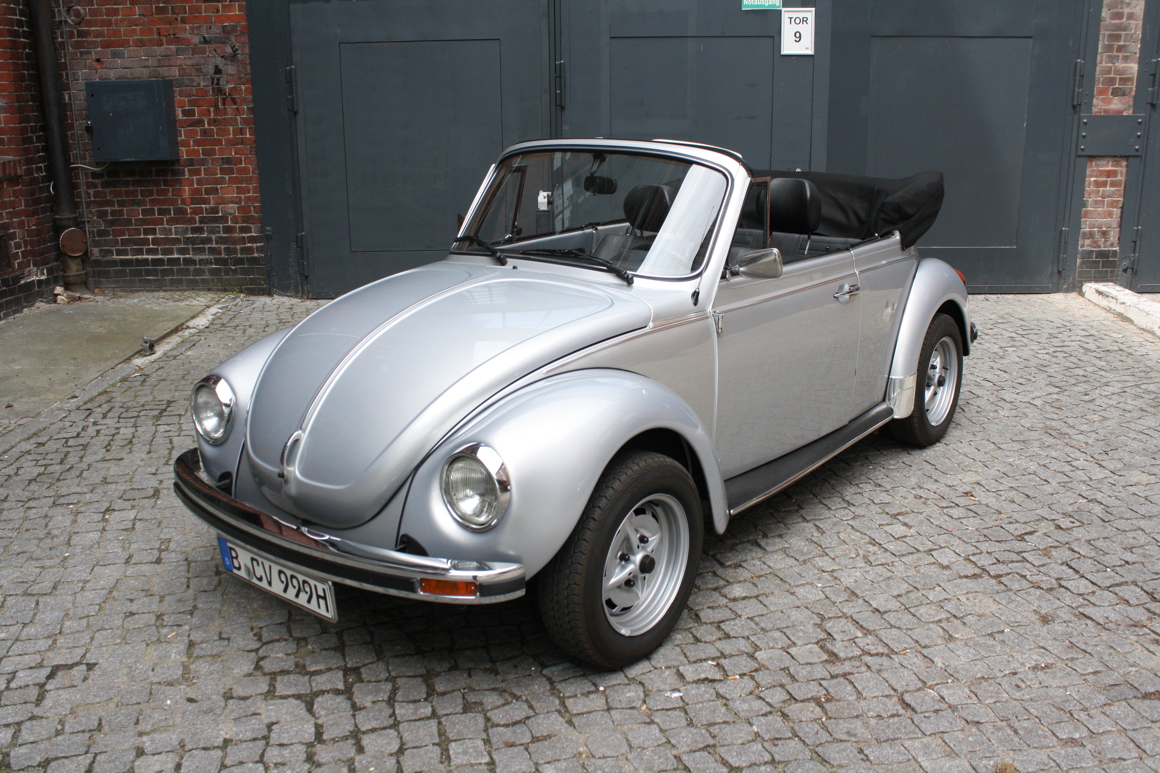 Oldtimer VW Käfer 1303 LS Cabrio mieten – Original von 1978, Topzustand – 2