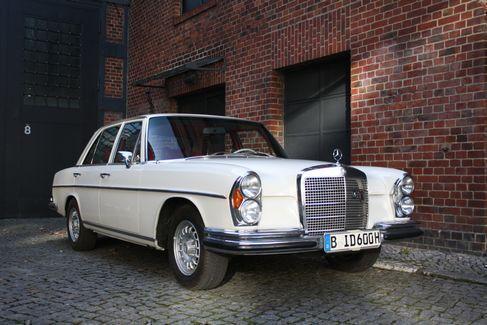 Oldtimer Mercedes 280 S Automatic mieten – weiße Hochzeitslimousine von 1970 – 4