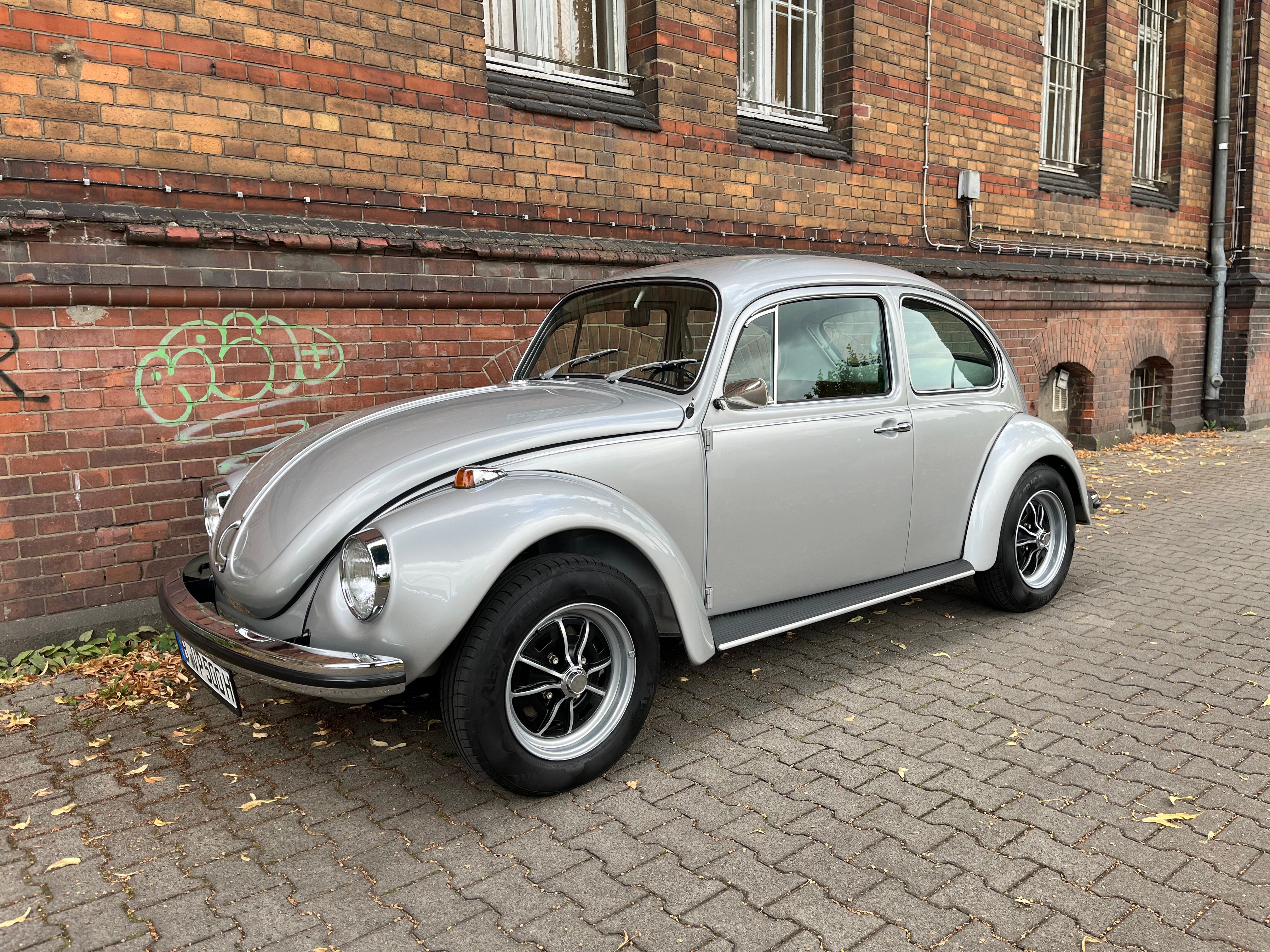 Oldtimer VW Käfer 1302 LS Automatic mieten – mit Halbautomatik & Color-Glas