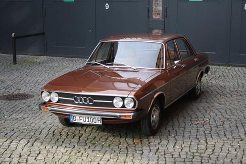 Oldtimer Audi 100 LS mieten – seltene Limousine von 1975 in Tizian-Metallic