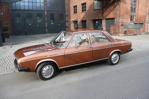 Oldtimer Audi 100 LS mieten – seltene Limousine von 1975 in Tizian-Metallic – 3