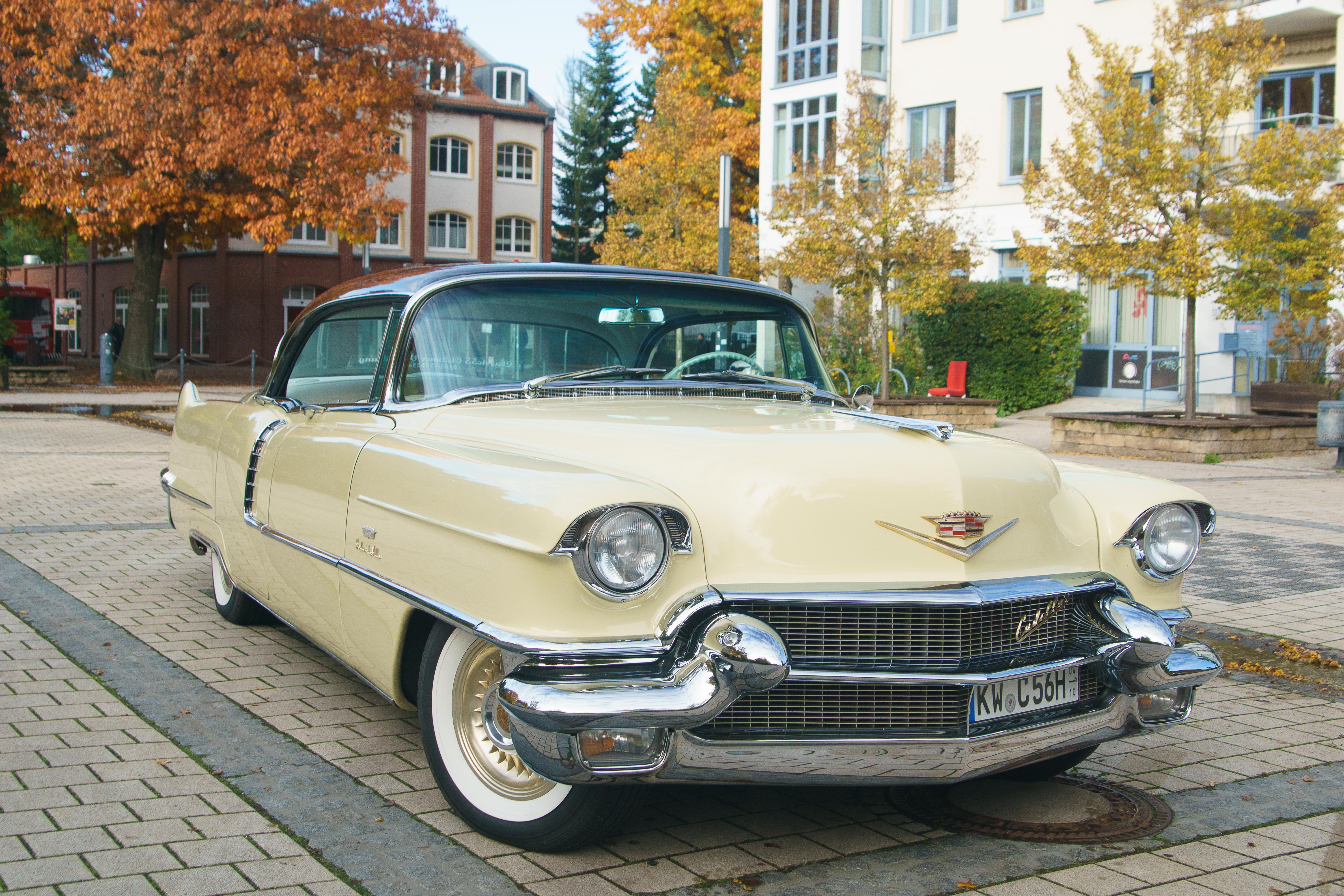1956 Cadillac Sedan de Ville mieten – Oldtimer Hochzeitsauto über 5,6 m