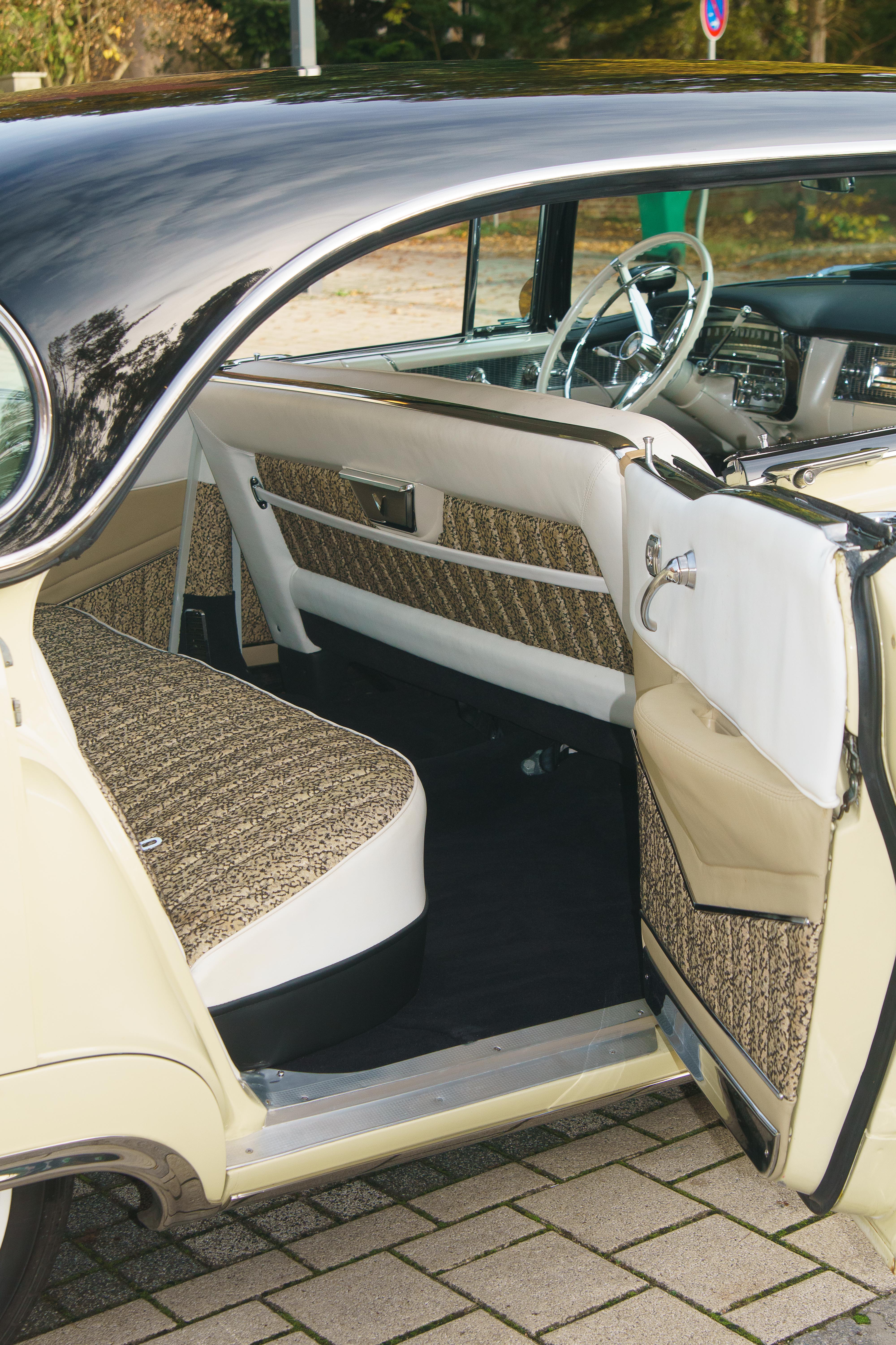 1956 Cadillac Sedan de Ville mieten – Oldtimer Hochzeitsauto über 5,6 m – 4