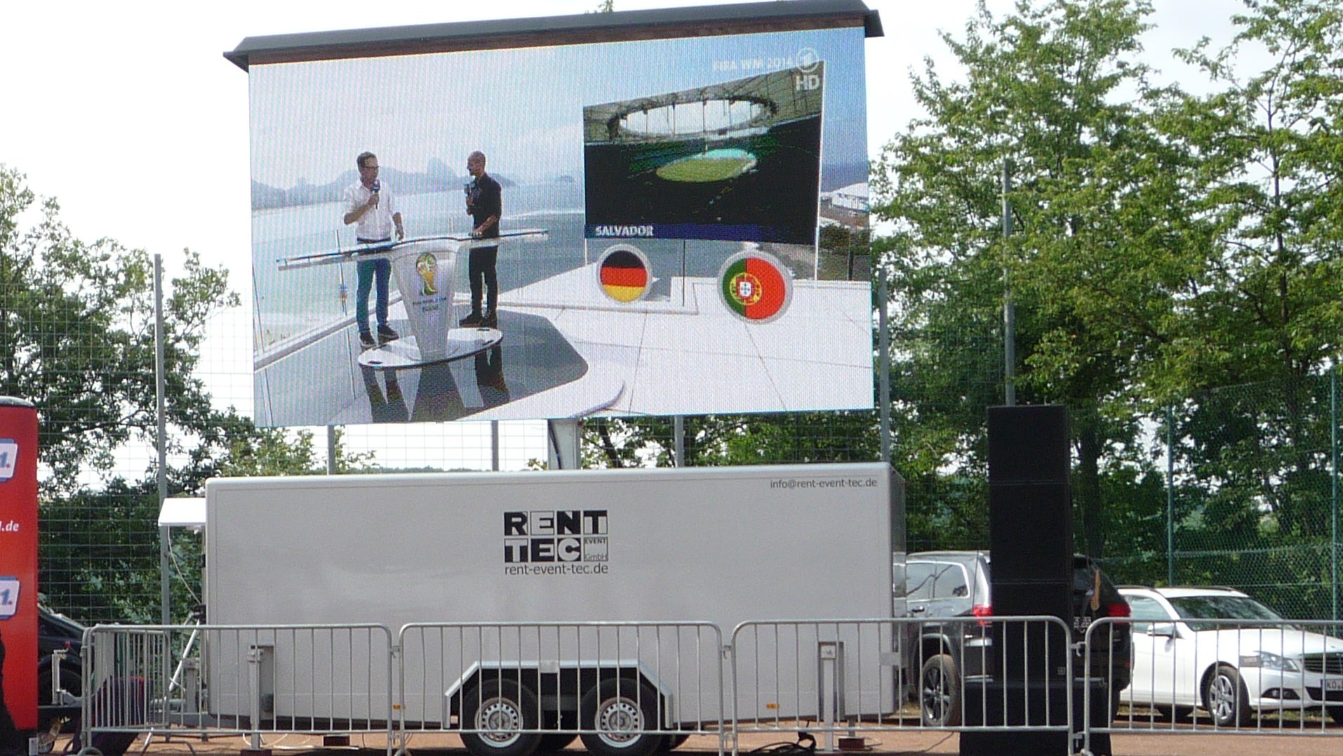 LED-Trailer 16 m² mieten – mobile 6,67 mm LED-Wand 5,2 x 3,0 m, drehbar