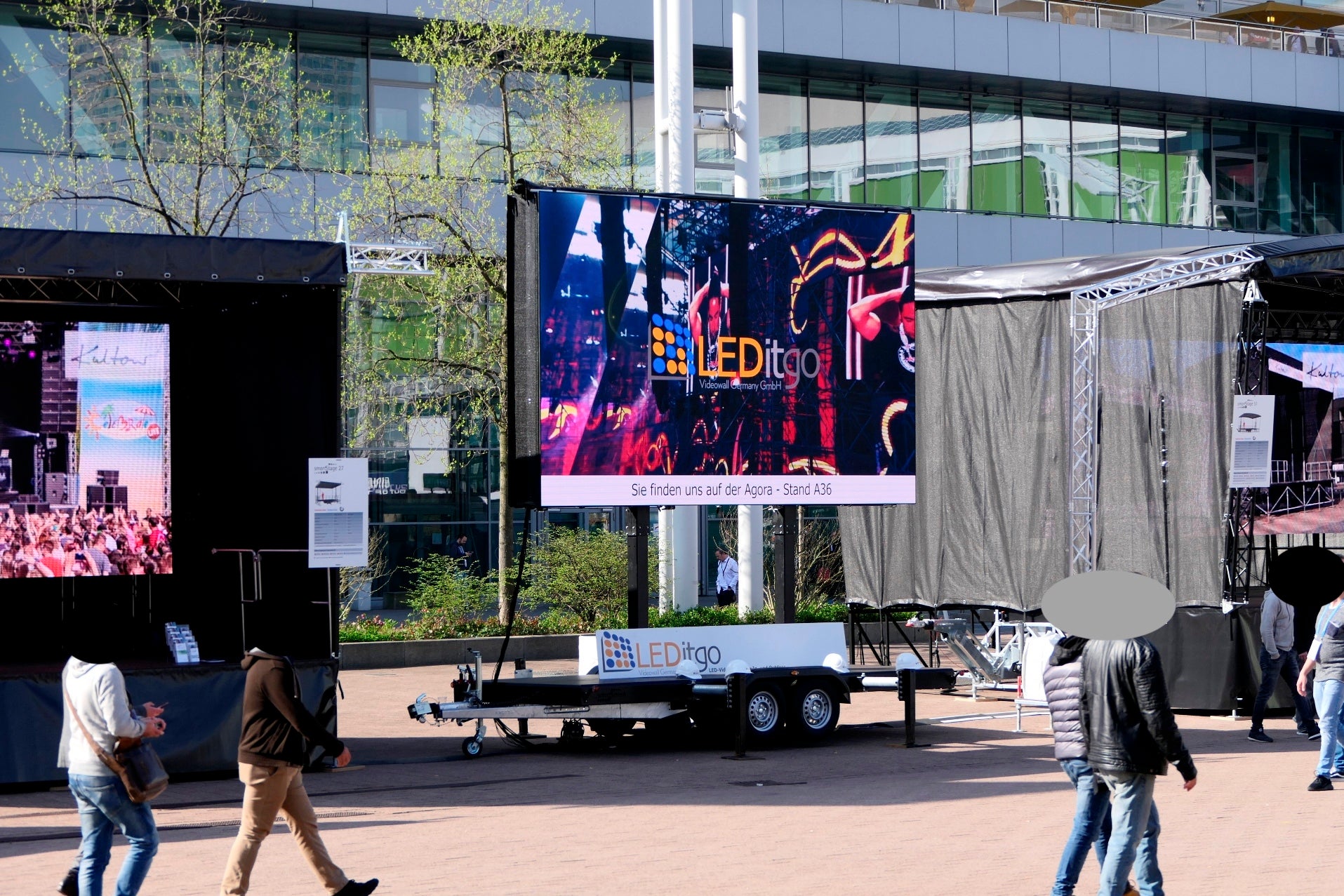 LED-Anhänger 15 m² mieten - mobile Outdoor-LED-Wand 5,00 x 3,00 m, ideal für Public Viewing