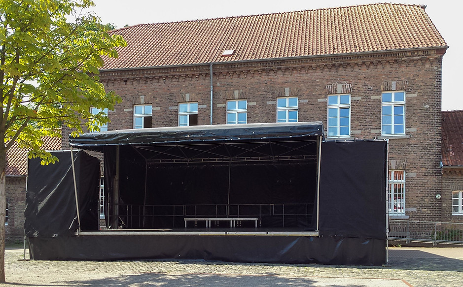 Veranstaltungsbühne W48 8,00 x 6,00 m mieten bei Bühnemobil