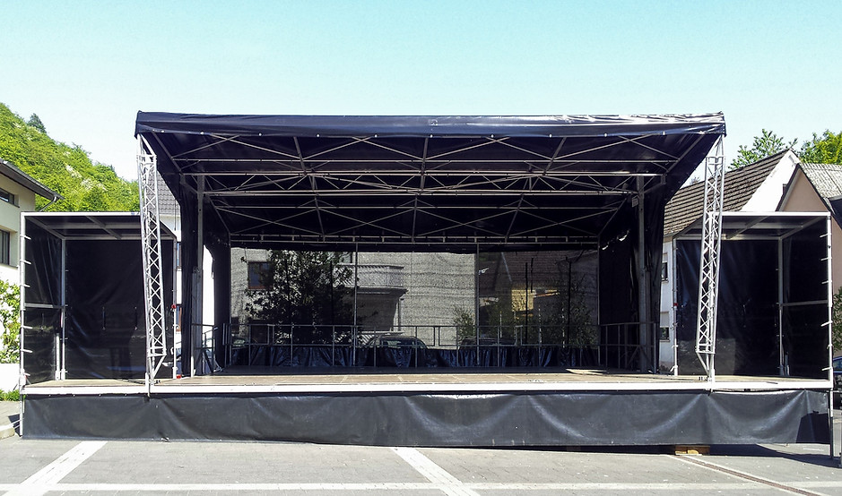 Veranstaltungsbühne W63 9,00 x 6,60 m mieten bei Bühnemobil
