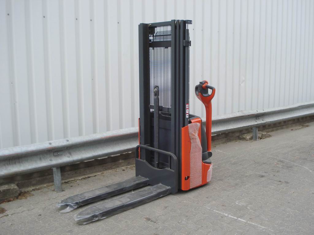Linde L 12 1172 Hochhubwagen mieten bei Richter Gabelstapler