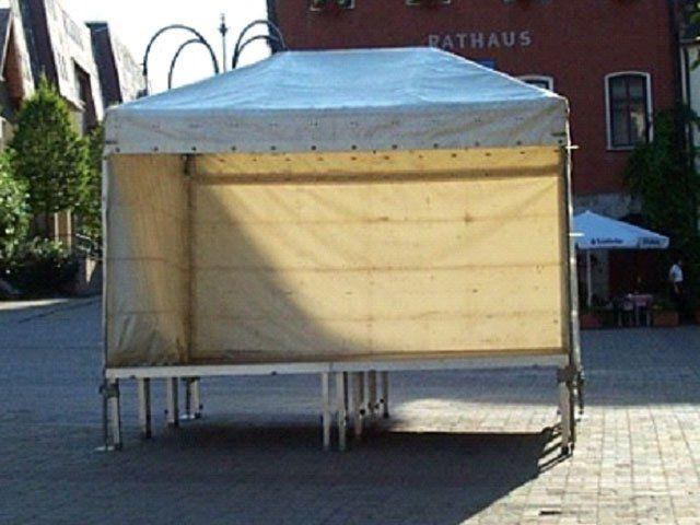 Bühne mit Stahlüberdachung 3 x 4m mieten in Reinstädt – Eventtechnik