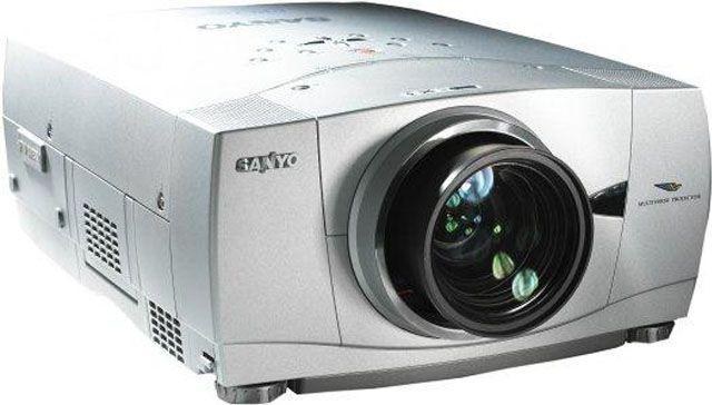 Beamer / Projektor Sanyo PLC XP-56 E mieten in Reinstädt – Miettechnik