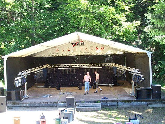 Bühne mit Zeltüberdachung 10 x 15 m mieten in Reinstädt – Eventtechnik
