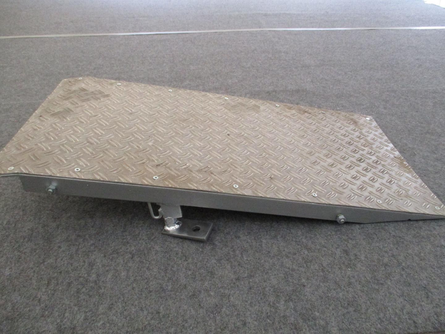 Auffahrrampe Riffelblech Anrampung verstellbar von 16,5 bis 26 cm miet