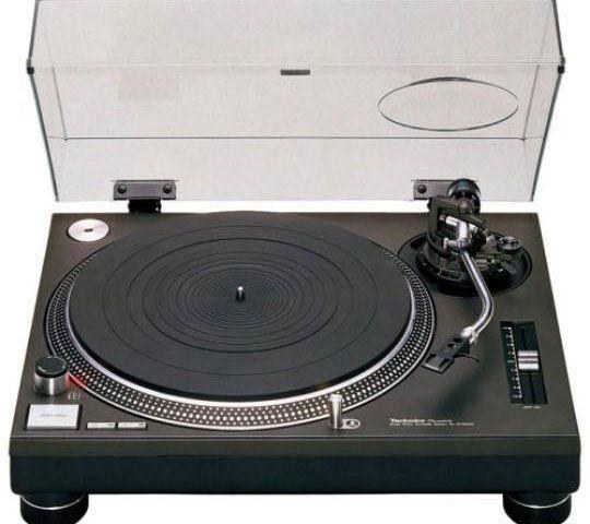 Turntable - Plattenspieler mieten in Reinstädt – Mietartikel