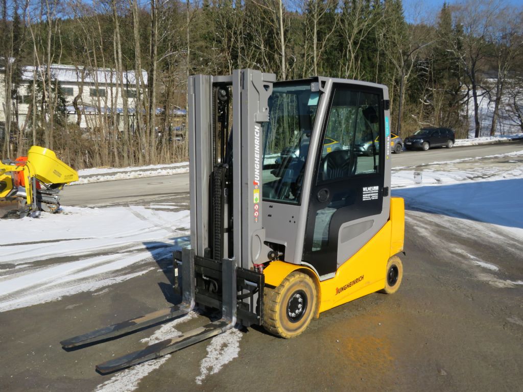 Jungheinrich EFG 425 Elektro 4 Rad-Stapler mieten bei Wilmes Mietservice Inh. Andreas-Josef Wilmes