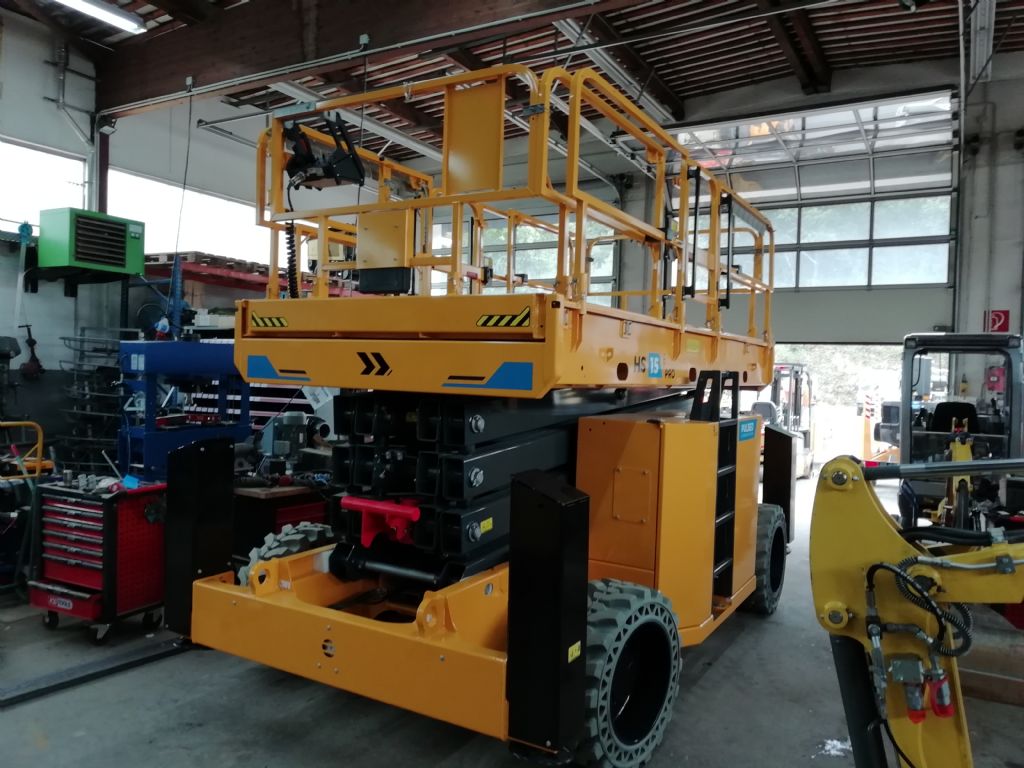 Haulotte HS15E Pro Scherenarbeitsbühne mieten bei Wilmes Mietservice Inh. Andreas-Josef Wilmes