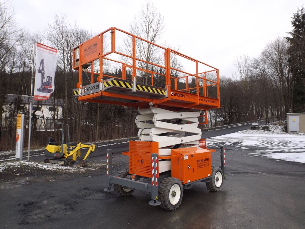 Snorkel S3370RT Scherenarbeitsbühne mieten bei Wilmes Mietservice Inh. Andreas-Josef Wilmes