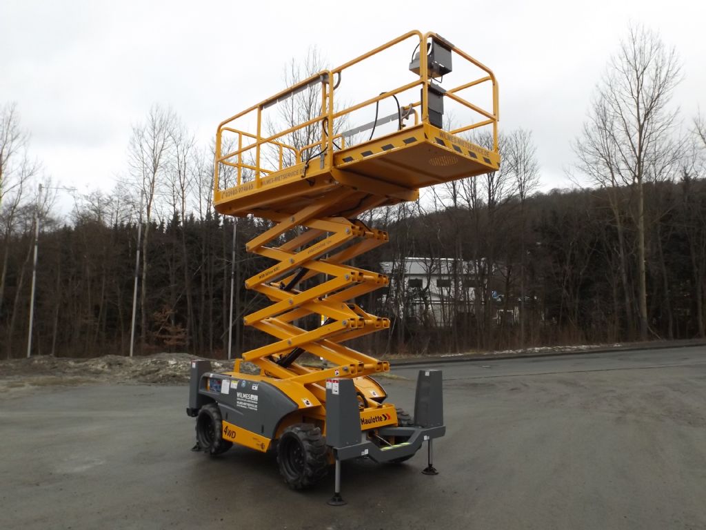 Haulotte Compact 12DX Scherenarbeitsbühne mieten bei Wilmes Mietservice Inh. Andreas-Josef Wilmes