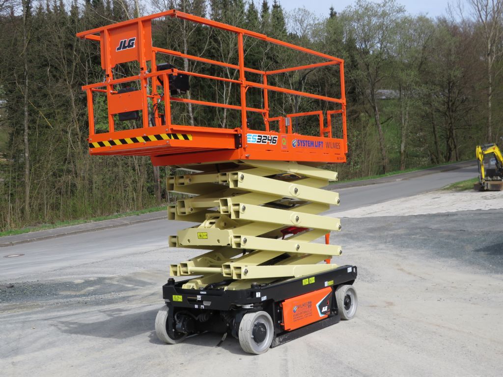 JLG 3246ES Scherenarbeitsbühne mieten bei Wilmes Mietservice Inh. Andreas-Josef Wilmes