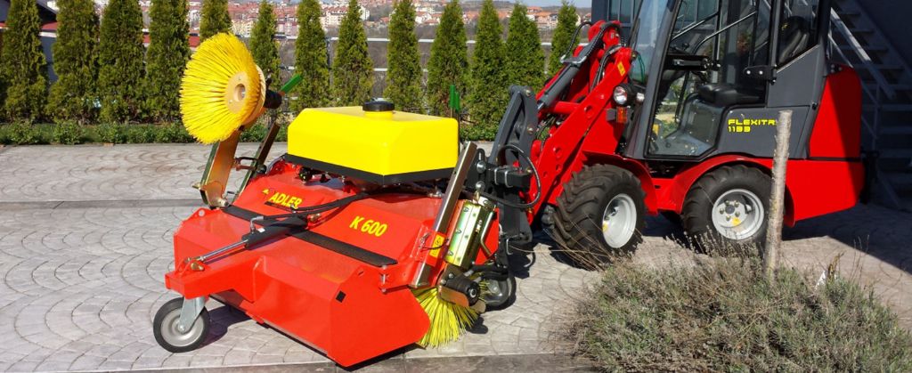 Adler Kehrmaschine K 600 Radlader mieten bei Wilmes Mietservice Inh. Andreas-Josef Wilmes