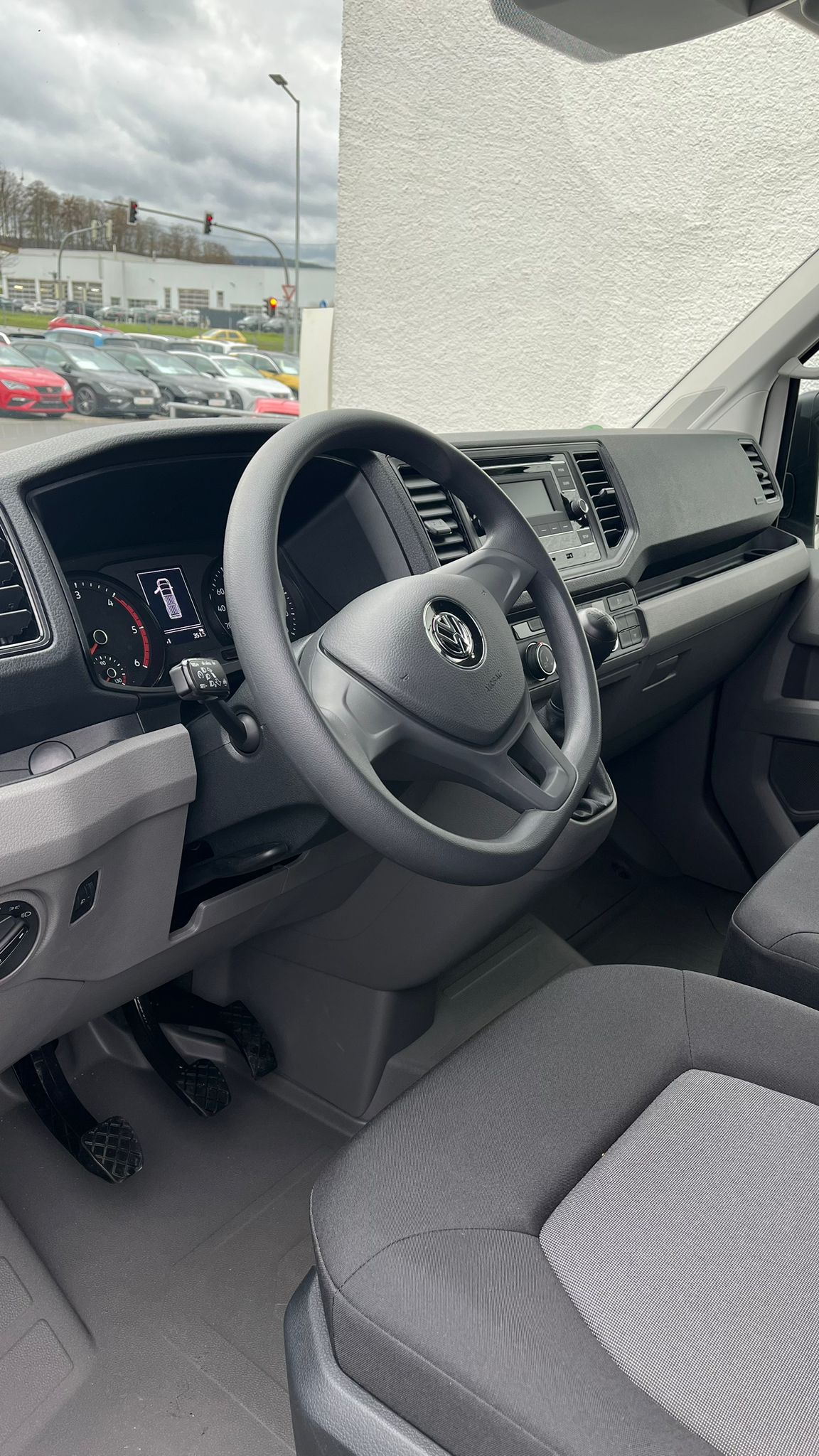 VW Crafter mieten - 3,5t Transporter langer Radstand, Klima – 2