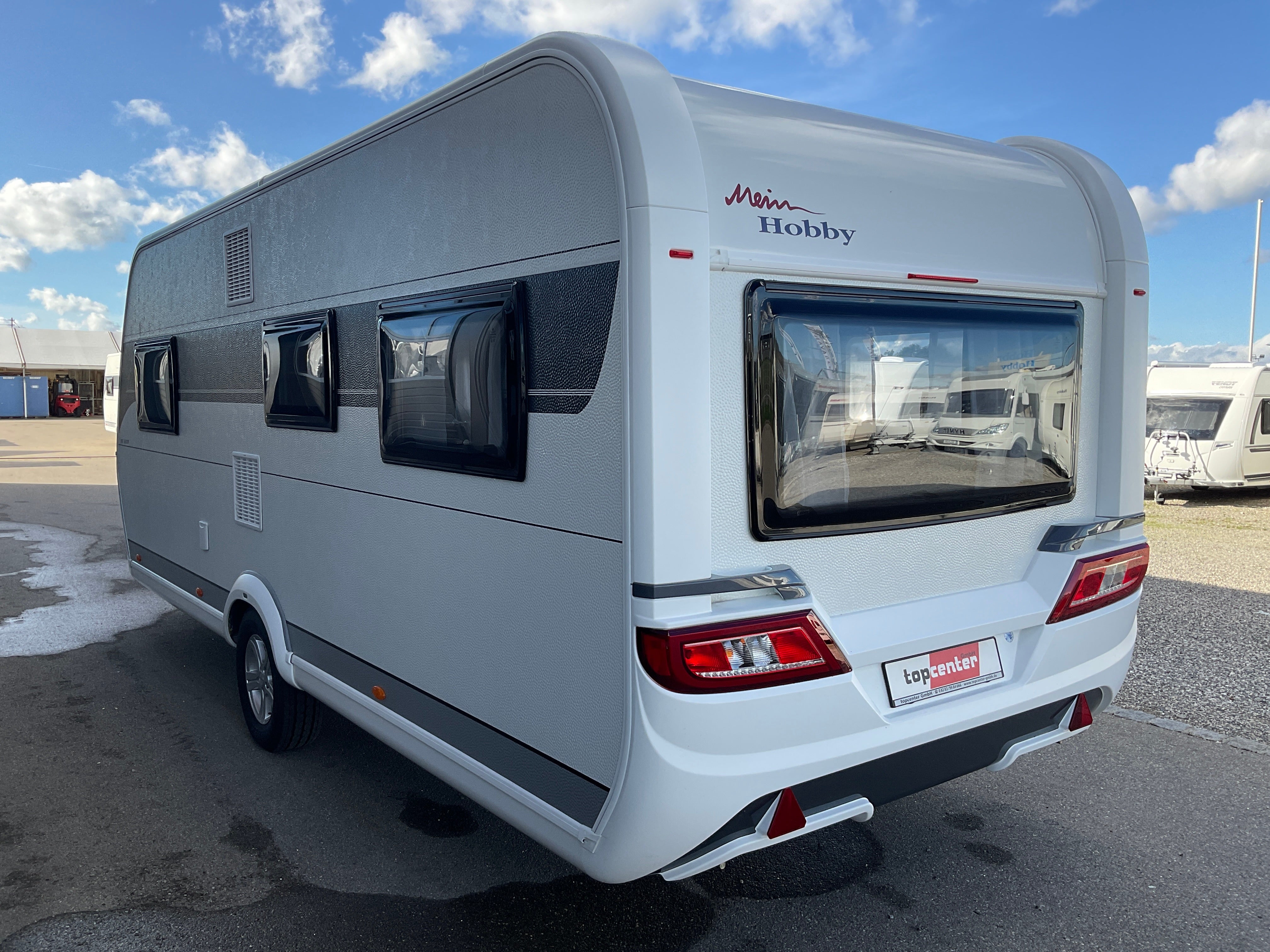 Hobby 515 UHL De Luxe mit Einzelbetten, Rundsitzgruppe und Hubbett für 6 Personen! – 2