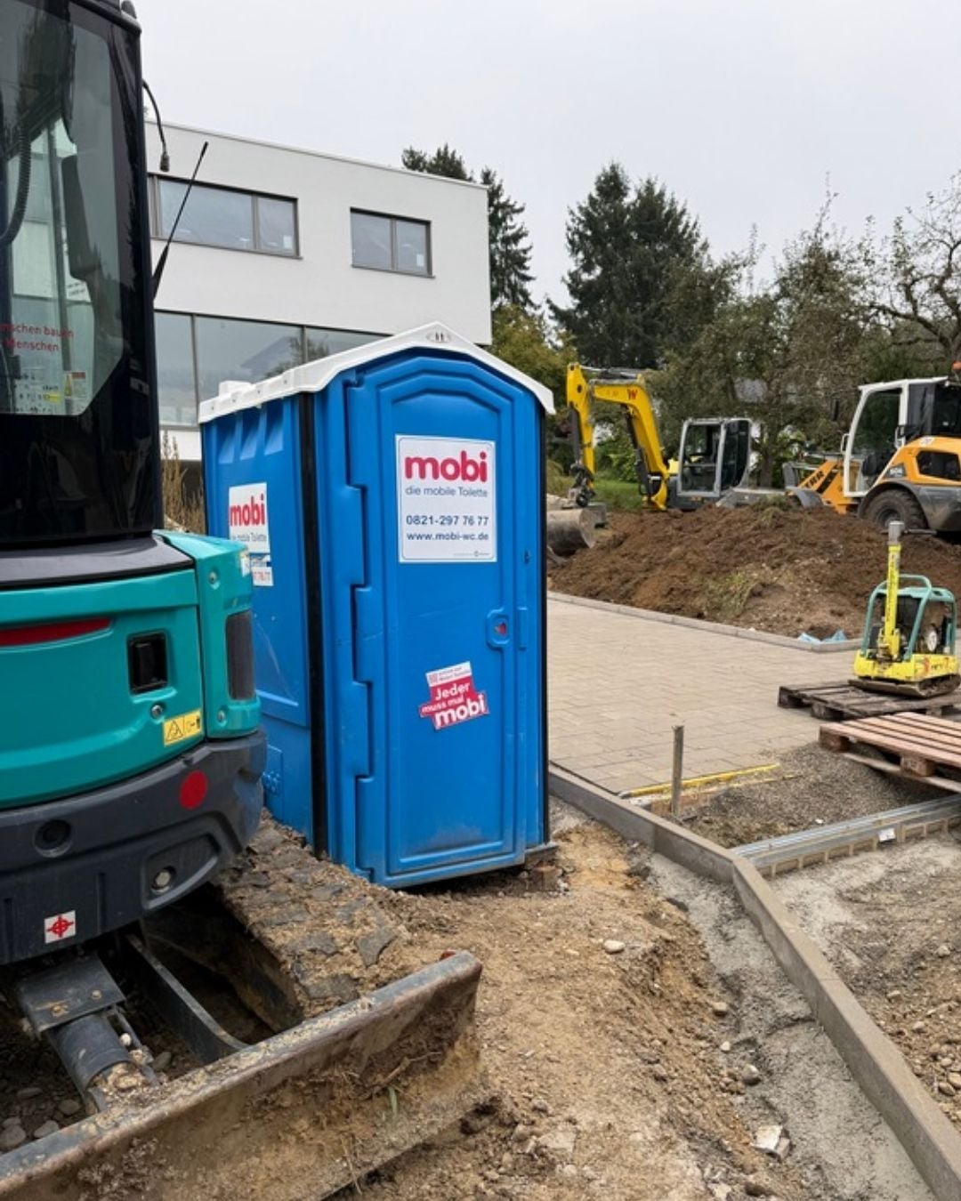 mobi Baustellentoilette mieten – mobiles Baustellen-WC inkl. Reinigung & Service